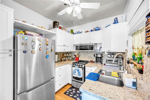 Condominio en venta en Bay Harbor Islands, Florida, 1 dormitorio, 65.03 m2 № 2184861 - foto 20