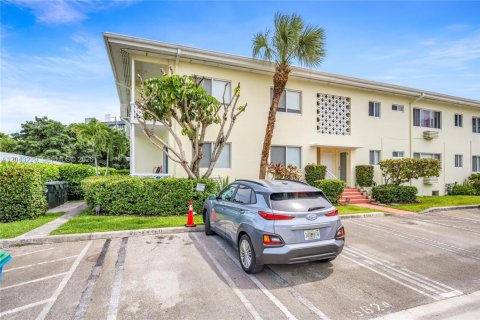 Condominio en venta en Bay Harbor Islands, Florida, 1 dormitorio, 65.03 m2 № 2184861 - foto 7