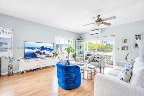 Condominio en venta en Bay Harbor Islands, Florida, 1 dormitorio, 65.03 m2 № 2184861 - foto 15