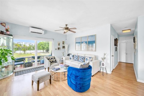 Condominio en venta en Bay Harbor Islands, Florida, 1 dormitorio, 65.03 m2 № 2184861 - foto 14