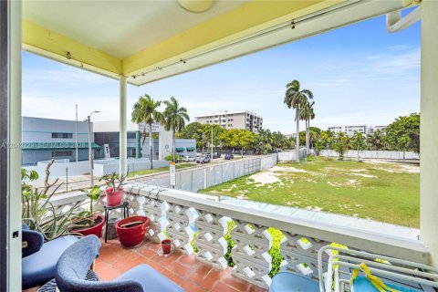 Condominio en venta en Bay Harbor Islands, Florida, 1 dormitorio, 65.03 m2 № 2184861 - foto 18