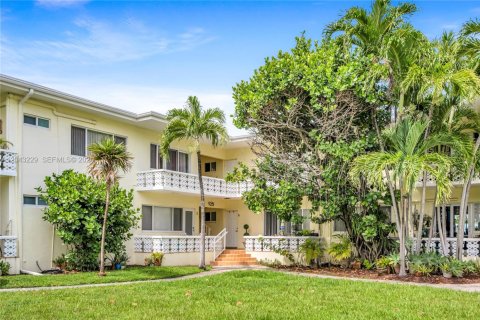 Condominio en venta en Bay Harbor Islands, Florida, 1 dormitorio, 65.03 m2 № 2184861 - foto 6