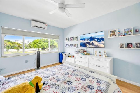 Condominio en venta en Bay Harbor Islands, Florida, 1 dormitorio, 65.03 m2 № 2184861 - foto 24