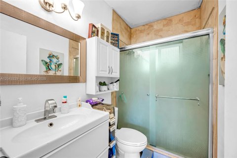 Condominio en venta en Bay Harbor Islands, Florida, 1 dormitorio, 65.03 m2 № 2184861 - foto 27