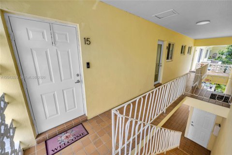 Condominio en venta en Bay Harbor Islands, Florida, 1 dormitorio, 65.03 m2 № 2184861 - foto 10