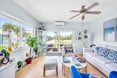 Condominio en Bay Harbor Islands, Florida, 1 dormitorio № 2184861