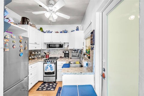 Condominio en venta en Bay Harbor Islands, Florida, 1 dormitorio, 65.03 m2 № 2184861 - foto 19