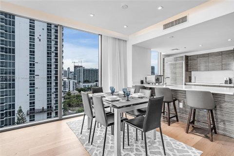 Condominio en alquiler en Miami, Florida, 3 dormitorios, 129.6 m2 № 1974008 - foto 5