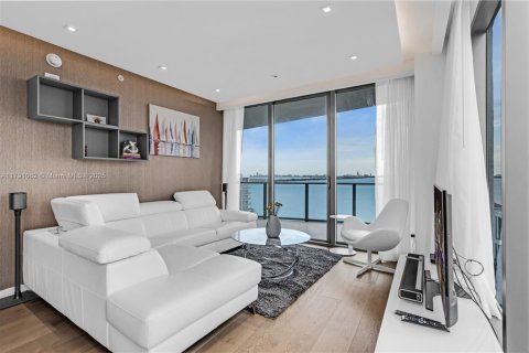 Condominio en alquiler en Miami, Florida, 3 dormitorios, 129.6 m2 № 1974008 - foto 4