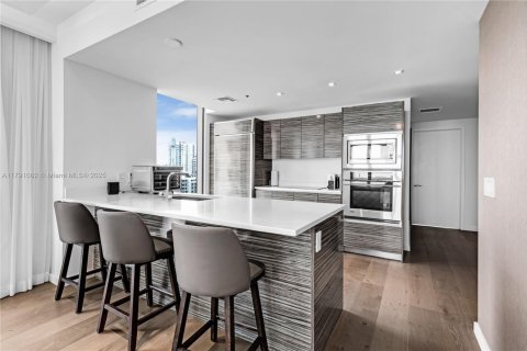 Condominio en alquiler en Miami, Florida, 3 dormitorios, 129.6 m2 № 1974008 - foto 6