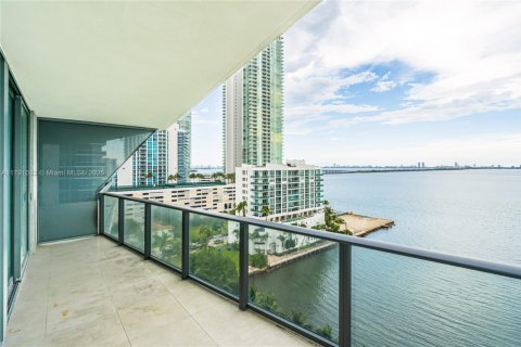 Condominio en alquiler en Miami, Florida, 3 dormitorios, 129.6 m2 № 1974008 - foto 2