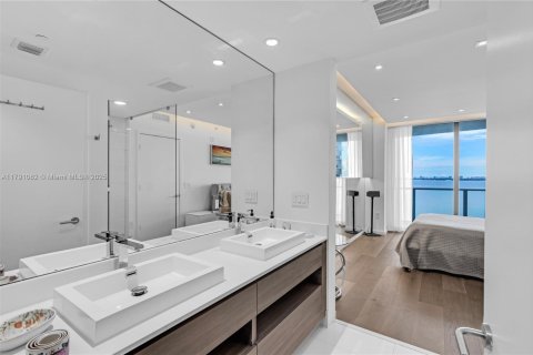 Condominio en alquiler en Miami, Florida, 3 dormitorios, 129.6 m2 № 1974008 - foto 14