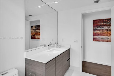 Condominio en alquiler en Miami, Florida, 3 dormitorios, 129.6 m2 № 1974008 - foto 18