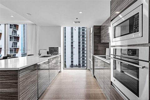 Condominio en alquiler en Miami, Florida, 3 dormitorios, 129.6 m2 № 1974008 - foto 7