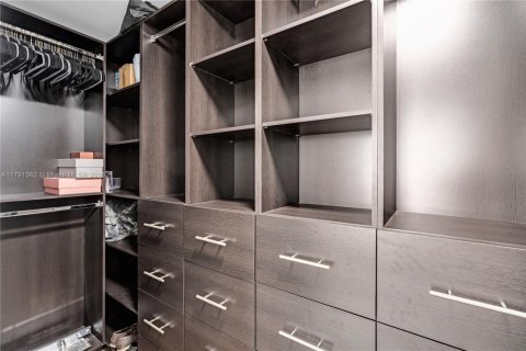 Condominio en alquiler en Miami, Florida, 3 dormitorios, 129.6 m2 № 1974008 - foto 16