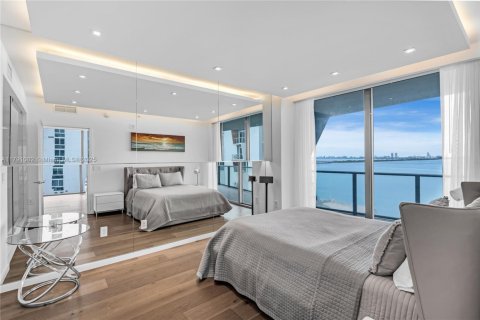 Condominio en alquiler en Miami, Florida, 3 dormitorios, 129.6 m2 № 1974008 - foto 12