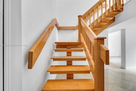 Купить виллу или дом в Корал-Гейблс, Флорида 4 спальни, 242.66м2, № 1955994 - фото 23