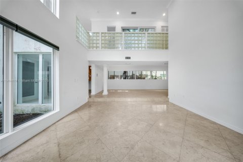 Купить виллу или дом в Корал-Гейблс, Флорида 4 спальни, 242.66м2, № 1955994 - фото 17