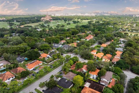 Купить виллу или дом в Корал-Гейблс, Флорида 4 спальни, 242.66м2, № 1955994 - фото 3