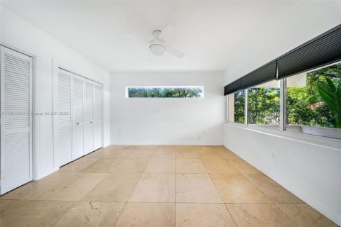 Купить виллу или дом в Корал-Гейблс, Флорида 4 спальни, 242.66м2, № 1955994 - фото 18