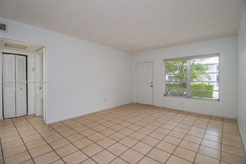 Condo in Palmetto Bay, Florida, 2 bedrooms  № 1828195 - photo 7