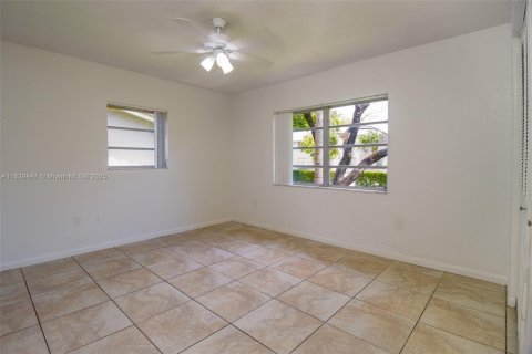 Condo in Palmetto Bay, Florida, 2 bedrooms  № 1828195 - photo 11