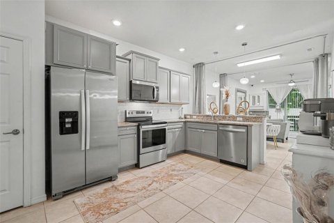 Townhouse in Tampa, Florida 2 bedrooms, 147.53 sq.m. № 2207084 - photo 6