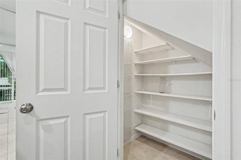 Townhouse in Tampa, Florida 2 bedrooms, 147.53 sq.m. № 2207084 - photo 9