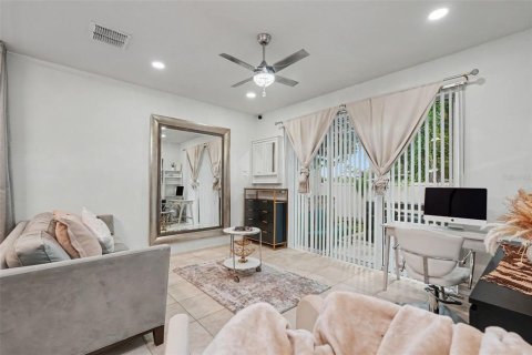 Townhouse in Tampa, Florida 2 bedrooms, 147.53 sq.m. № 2207084 - photo 15