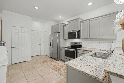 Townhouse in Tampa, Florida 2 bedrooms, 147.53 sq.m. № 2207084 - photo 8