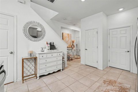 Townhouse in Tampa, Florida 2 bedrooms, 147.53 sq.m. № 2207084 - photo 5