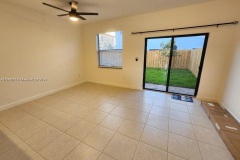 Adosado en alquiler en Homestead, Florida, 3 dormitorios № 1939760 - foto 4