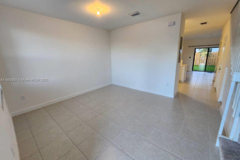 Adosado en alquiler en Homestead, Florida, 3 dormitorios № 1939760 - foto 2