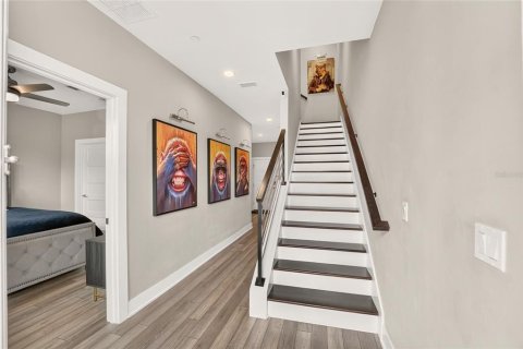 Townhouse in Gainesville, Florida 3 bedrooms, 216.56 sq.m. № 2324939 - photo 10