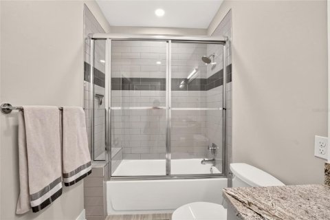 Townhouse in Gainesville, Florida 3 bedrooms, 216.56 sq.m. № 2324939 - photo 25
