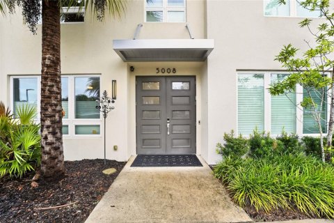 Townhouse in Gainesville, Florida 3 bedrooms, 216.56 sq.m. № 2324939