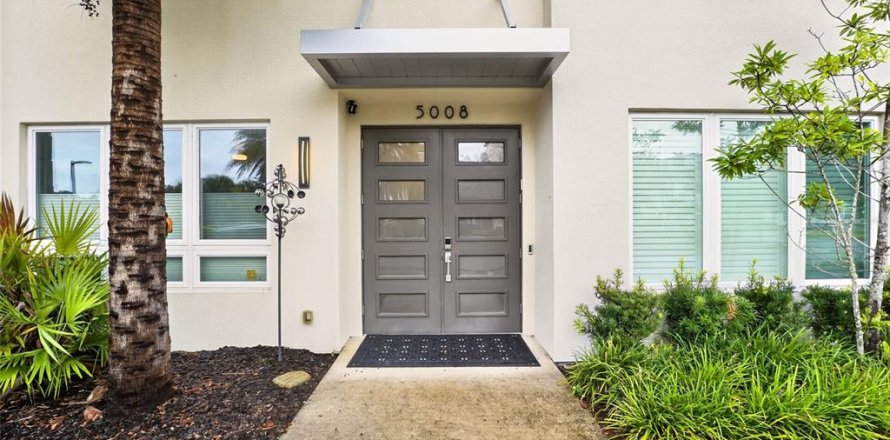 Townhouse in Gainesville, Florida 3 bedrooms, 216.56 sq.m. № 2324939
