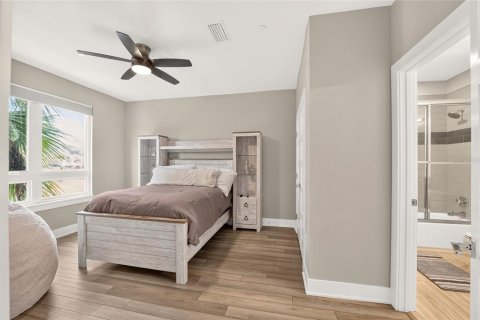 Townhouse in Gainesville, Florida 3 bedrooms, 216.56 sq.m. № 2324939 - photo 22