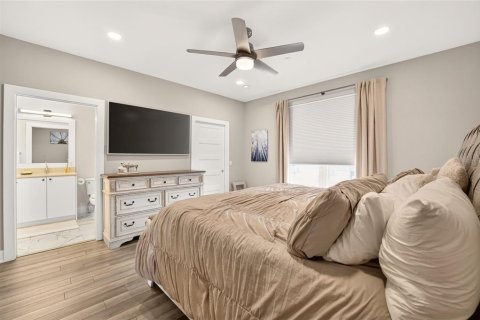 Townhouse in Gainesville, Florida 3 bedrooms, 216.56 sq.m. № 2324939 - photo 30