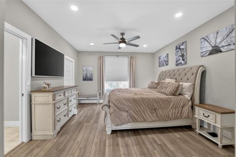 Townhouse in Gainesville, Florida 3 bedrooms, 216.56 sq.m. № 2324939 - photo 29