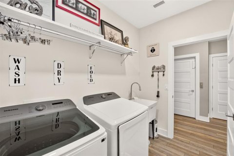 Townhouse in Gainesville, Florida 3 bedrooms, 216.56 sq.m. № 2324939 - photo 16