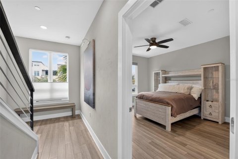 Townhouse in Gainesville, Florida 3 bedrooms, 216.56 sq.m. № 2324939 - photo 20
