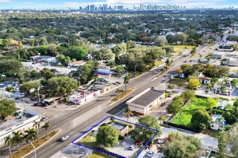 Immobilier commercial à vendre à Miami, Floride № 2001621 - photo 2