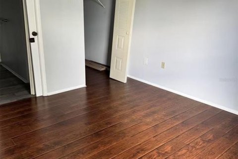 Condo in Palm Harbor, Florida, 2 bedrooms № 2222162 - photo 5