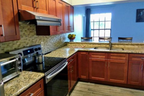 Condo in Palm Harbor, Florida, 2 bedrooms № 2222162 - photo 4
