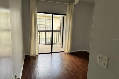 Condo in Palm Harbor, Florida, 2 bedrooms № 2222162 - photo 7