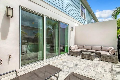 Townhouse in Four Corners, Florida 3 bedrooms, 158.31 sq.m. № 1649384 - photo 30