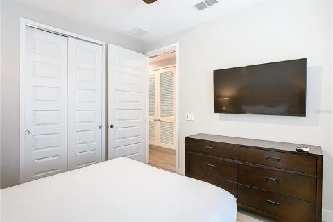 Townhouse in Four Corners, Florida 3 bedrooms, 158.31 sq.m. № 1649384 - photo 13