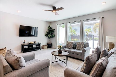 Townhouse in Four Corners, Florida 3 bedrooms, 158.31 sq.m. № 1649384 - photo 10