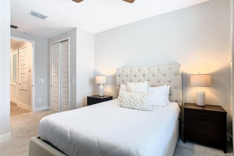 Townhouse in Four Corners, Florida 3 bedrooms, 158.31 sq.m. № 1649384 - photo 19